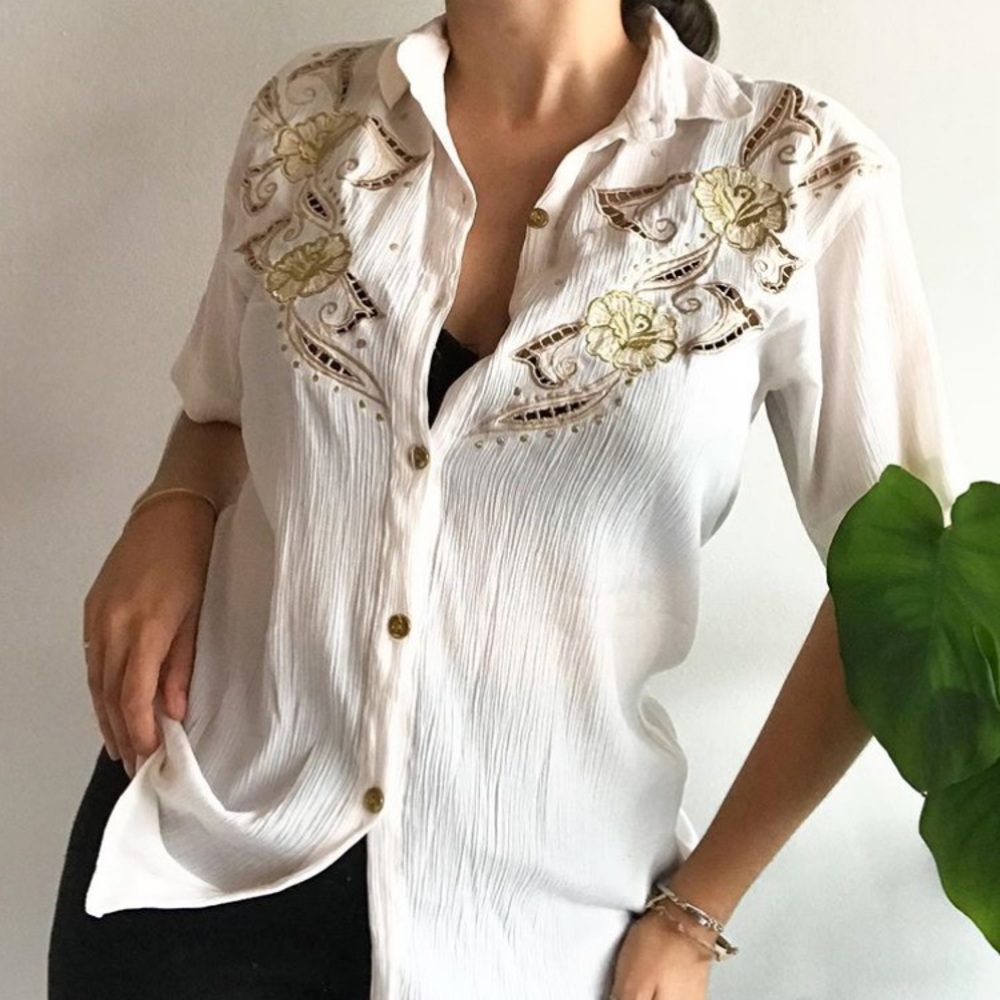 Vintage embroidery blouse